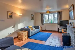 Finest Retreats - No1 Gladys Orchard - Image 2