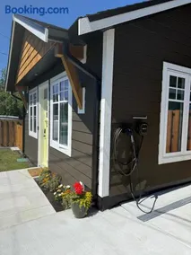 Brass Apple Cottage - Image 3