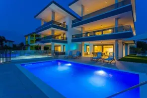 Penthouse Apartment Maya with Pool and Jacuzzi - Image 1