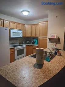 Work Group and Family Friendly! 3 Bedroom House with screened in porch - Image 3