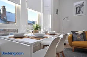 The Warren Apartment - Image 2