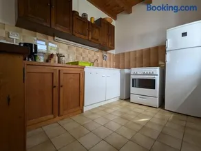 Charmant Gîte en Pierre avec 3 Chambres, Cour et Proximité Activités, Pinols - FR-1-582-252 - Image 3