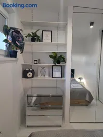 Royal Gardens Panorama Apartment by Cooee - Image 2