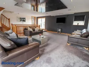 Penthouse apartment in the heart of towyn - Image 2