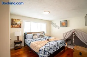 Spacious 5BR & 2BA House w Bathtub, Laundry, Kitchen near Stone Zoo 597 - Image 1