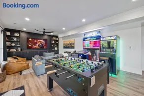 27 South - Large Lux Retreat With Hot Tub & Gameroom - Image 5