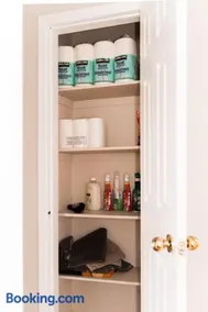 Full Privacy House with Free Parkrings - Image 3