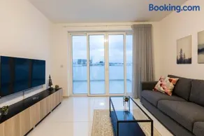 Beautiful Central Penthouse 1BR - Image 3