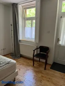Utcára nyíló apartman - Image 1