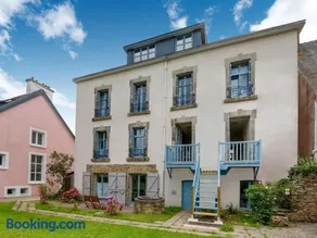 Luxurious Mansion in Castle Grounds in Lantheuil - Image 1