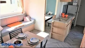 Mobil-home tout confort en camping avec terrasse couverte - Image 4