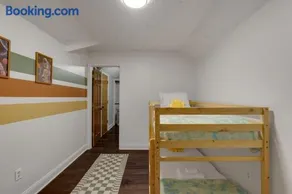 Luxury 5BR Sleeps 20 Pool, Sauna, Theater Pets - Image 2