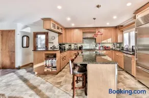 Mountain house w/ stunning views & gourmet kitchen - Image 2