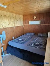 Chatičky na Hrdličce - Čím - Image 2