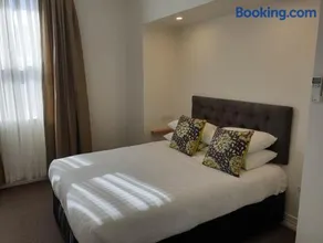 The Hotel Shamrock - Image 4