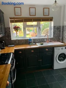2 bed Victorian Cottage, log burner & garden room. - Image 2