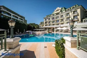 Romance Hotel and Family Suites - Image 2