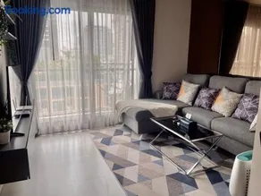 Luxurious Downtown condo w/train access - Image 2