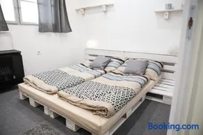 Junior Tower Apartment - Image 1