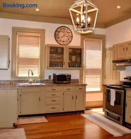 Elegant Historic Home - 1 Mile to Downtown - Image 4