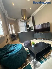 Stunning 2-bedroom Apartment in Manchester Centre - Image 2