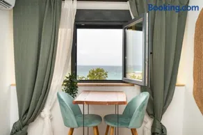 El Mirador Boutique - Image 1