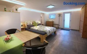 elli's - Image 3