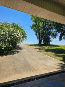 Waterfront Paradise Kayaks & Private Boat Ramp - Image 2