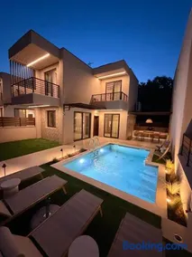 Elegancia Luxury Villas - Image 1