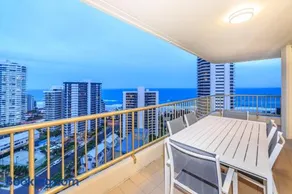 Luxury Family Friendly Large Apartment - Image 1