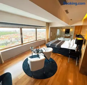 SKY SUITE HOTEL - Image 2