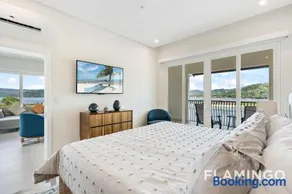 Luxury Penthouse Marina View 3-Bedroom - Image 2