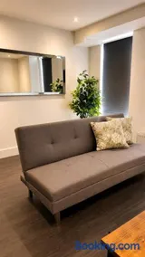 Watford Central 1BR - Sleeps 4 - Near Harry Potter - Image 2