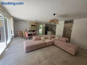 House 20 - Image 2