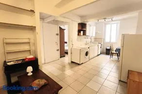 Sunny apartment right in the center of Perpignan - Image 2