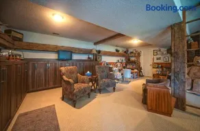 Majestic Maples - Quiet oasis with 2 king beds - Image 3