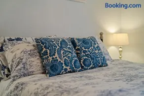 Charming Beach Cabin Close Beach Access - Image 2