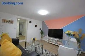 Oasis, Central Self Contained Flat by CozyNest - Image 1