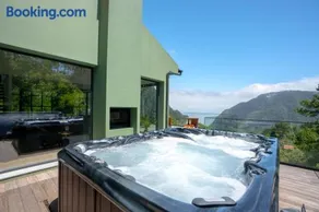 Panorama House by LovelyStay - Image 3