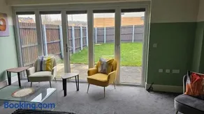 Host Stay Chippenham Close - Image 4