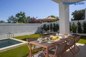 THE QUAD Luxury Villas - Image 2