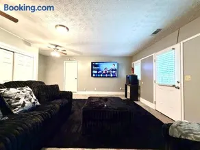 The Fairburn Luxe Retreat - Image 3