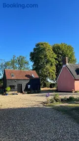Gorgeous comfortable barn with huge private orchard in quiet Suffolk location - Image 1