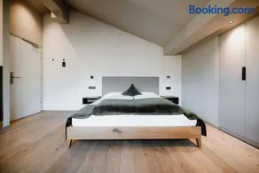 Stricker Aparthotel - Image 3