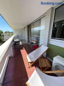 Superbe appartement, terrasse, accès direct RER - Image 3