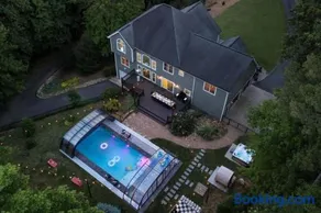 Spacious 6 Bedroom Home with a Heated Salt Water Pool, Theater & Game Room - Image 3