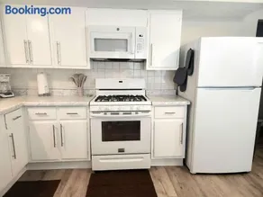 Modern and Cozy Space Near Columbus Attractions - Image 3