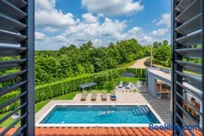 Scvola Elementare Istria - Luxury Designer Villa with Heated Pool, Private Cinema & EV Connector - Image 2