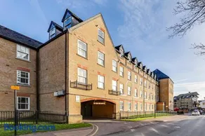Entire 2 Bed Flat Contractors Families and Relocators - Image 5