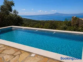 Niki's Tower - Serene Seaview Stone Getaway - Image 4